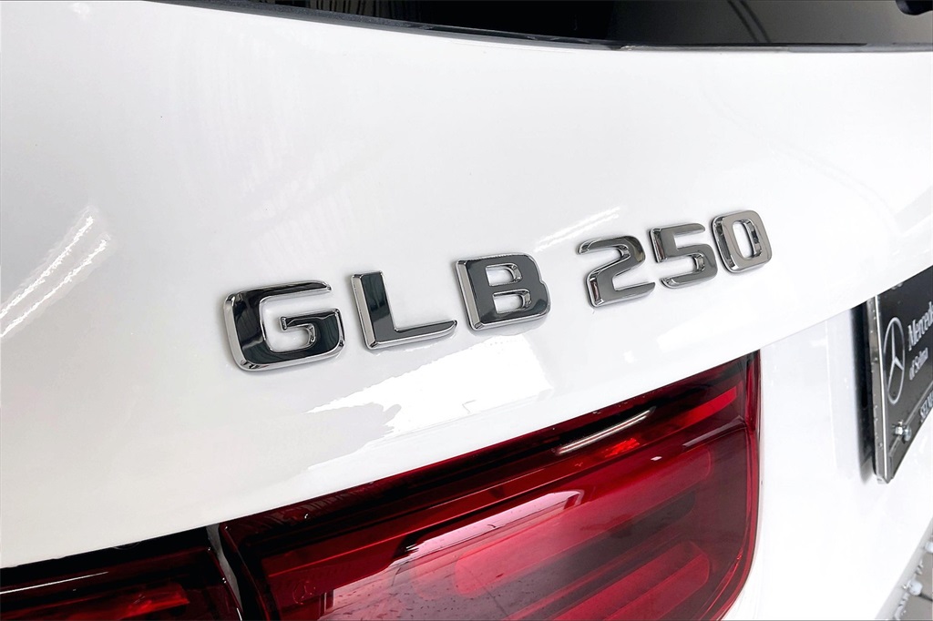2025 Mercedes Benz GLB 250 photo 15