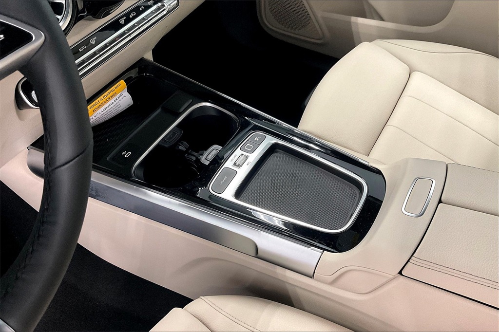 2025 Mercedes Benz GLB 250 photo 7