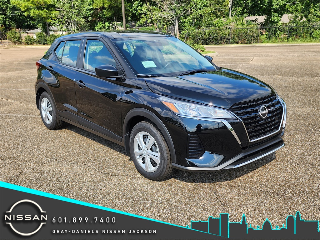 2025 Nissan KICKS PLAY Base's photo