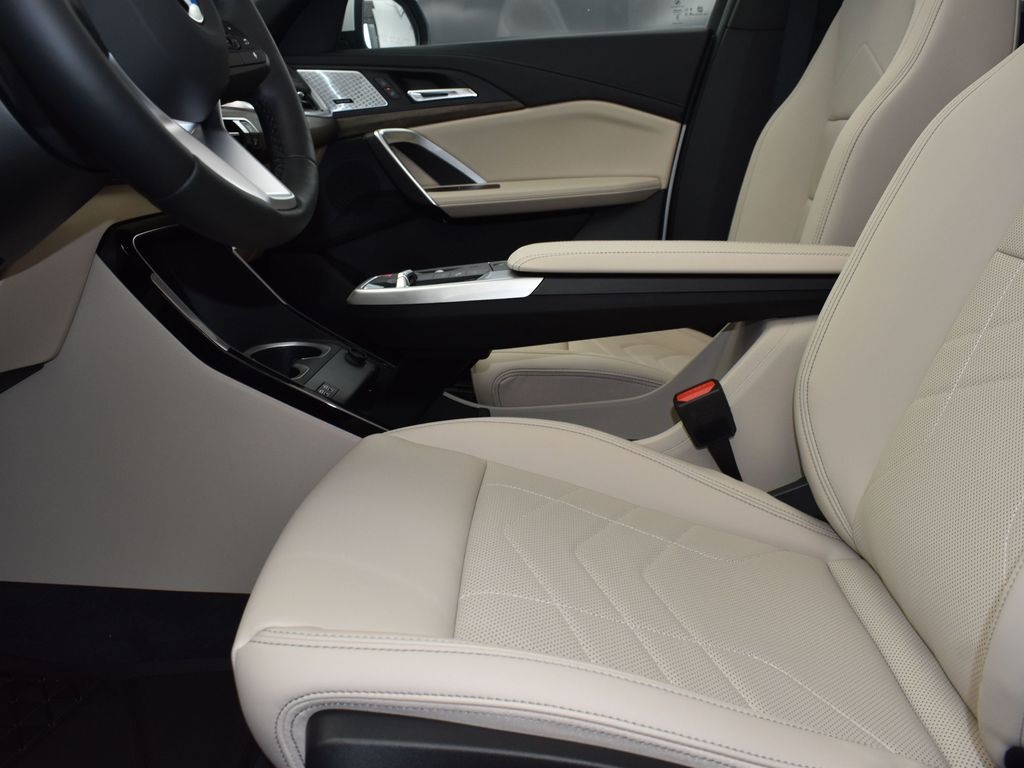 2025 Mineral White Metallic BMW X1 xDrive28i AWD SUV