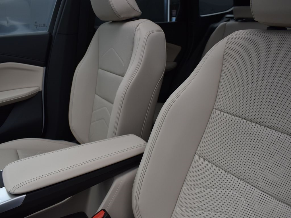 2025 Mineral White Metallic BMW X1 xDrive28i AWD SUV