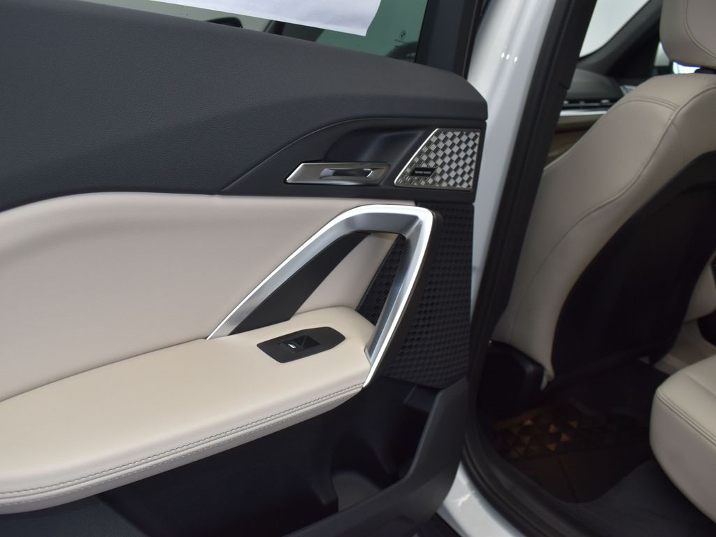 2025 Mineral White Metallic BMW X1 xDrive28i AWD SUV