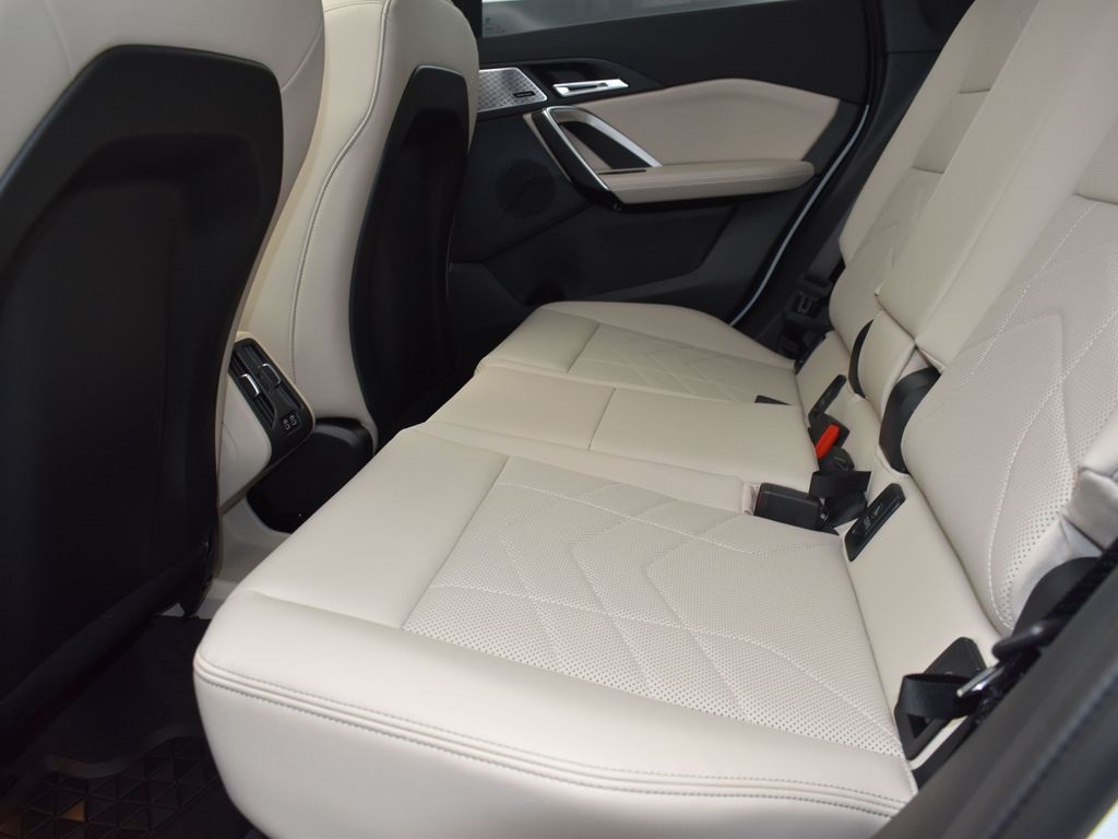 2025 Mineral White Metallic BMW X1 xDrive28i AWD SUV