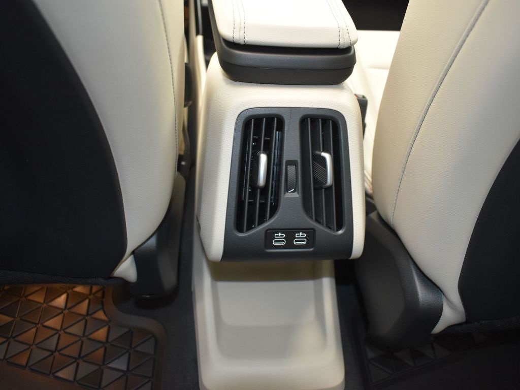 2025 Mineral White Metallic BMW X1 xDrive28i AWD SUV