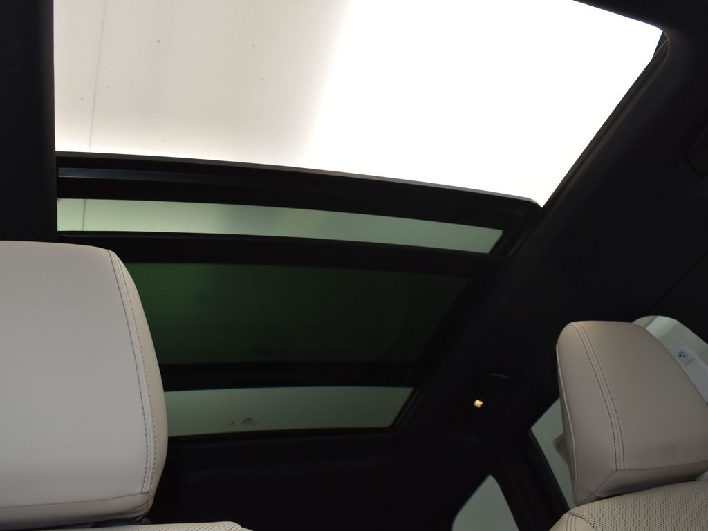 2025 Mineral White Metallic BMW X1 xDrive28i AWD SUV