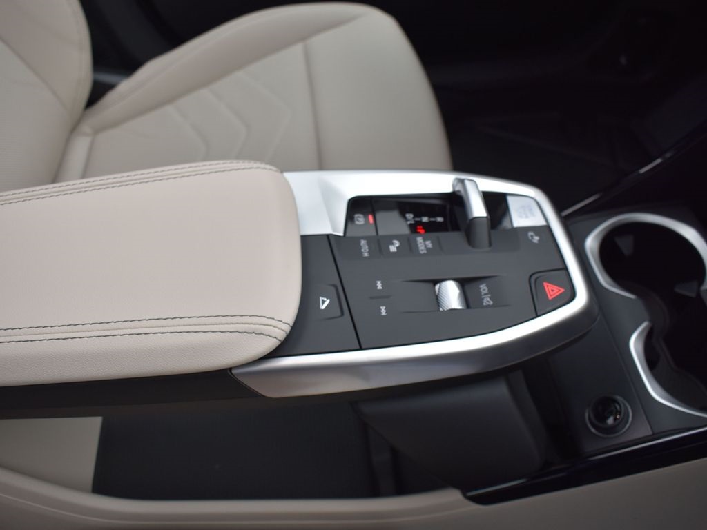 2025 Mineral White Metallic BMW X1 xDrive28i AWD SUV