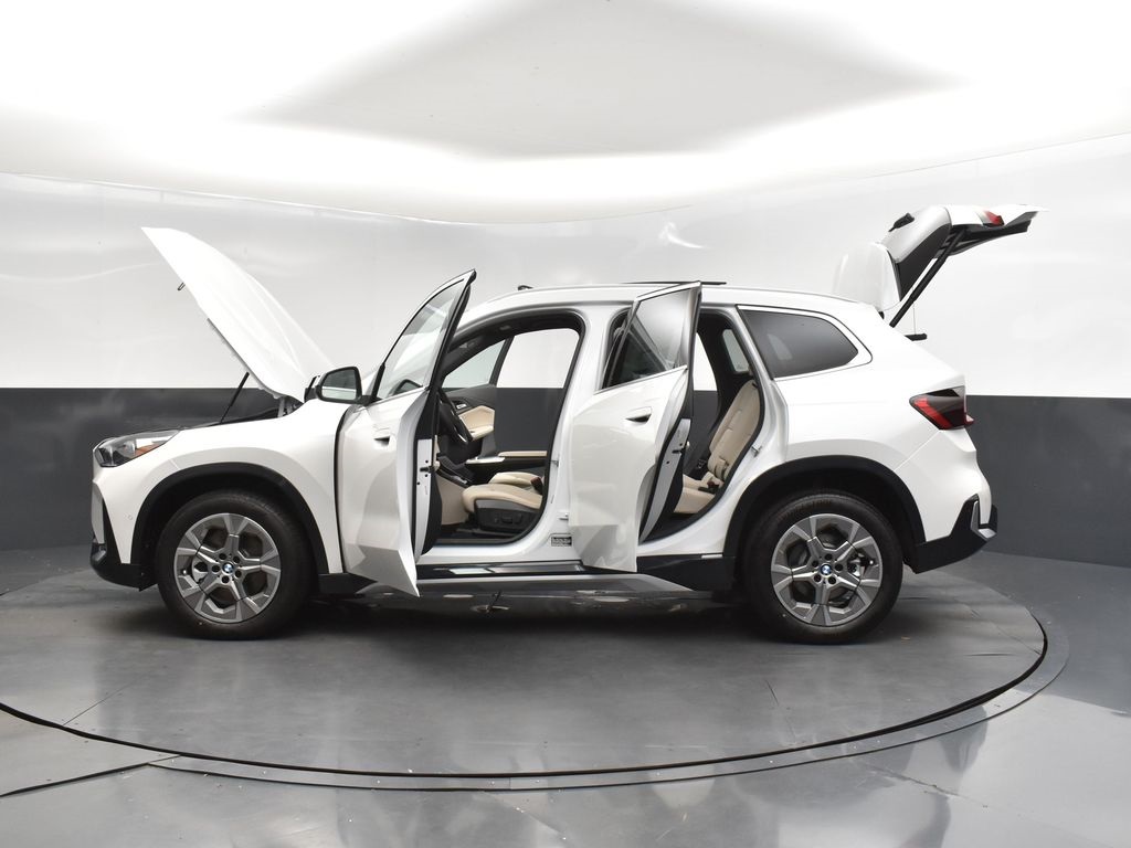 2025 Mineral White Metallic BMW X1 xDrive28i AWD SUV