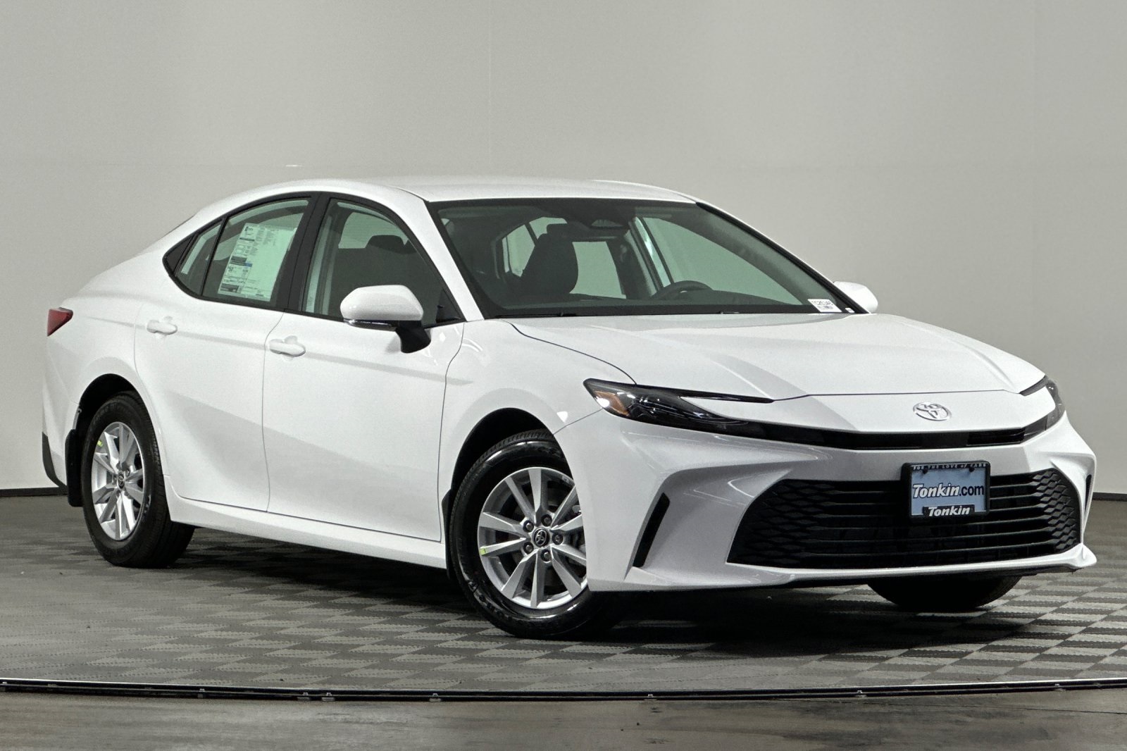 2025 Toyota Camry LE photo 2