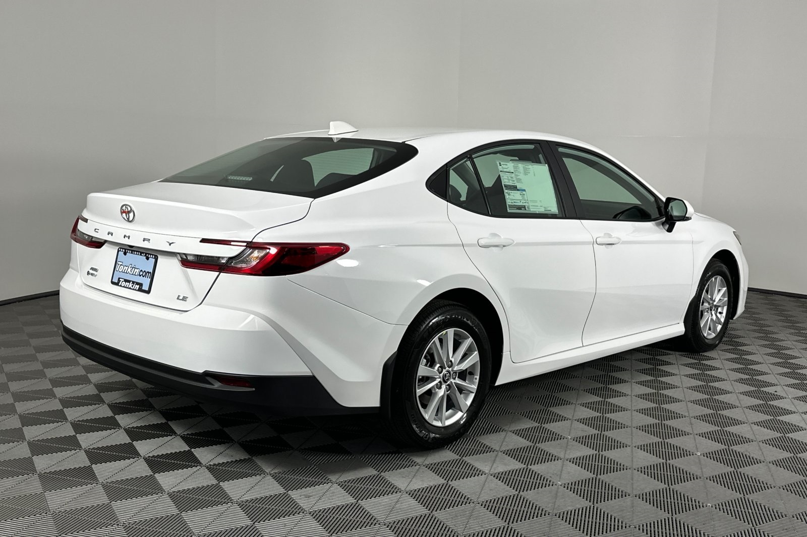 2025 Toyota Camry LE photo 4