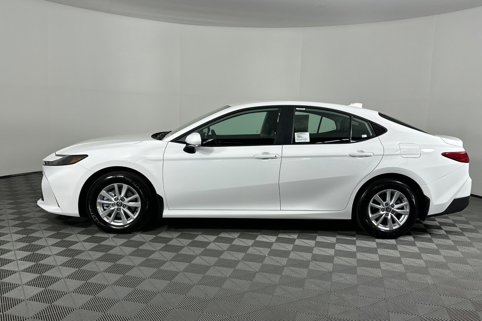 2025 Toyota Camry LE photo 7