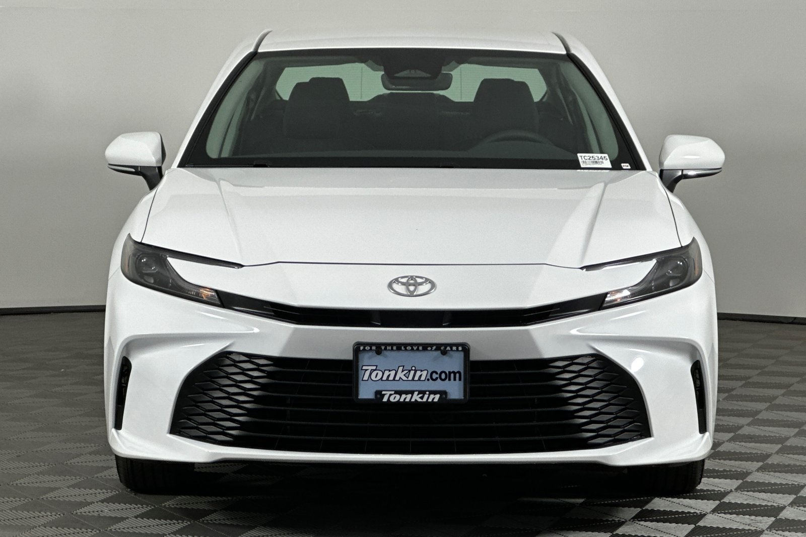 2025 Toyota Camry LE photo 9