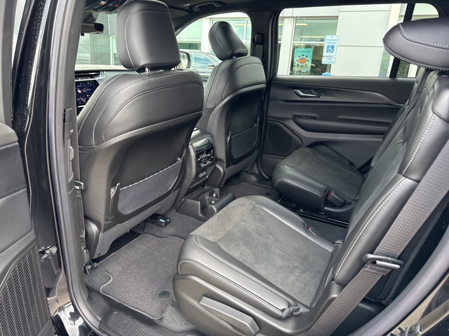 2025 Jeep Grand Cherokee Altitude photo 10