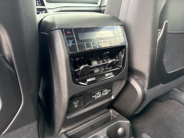 2025 Jeep Grand Cherokee Altitude photo 11