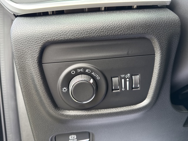 2025 Jeep Grand Cherokee Altitude photo 16