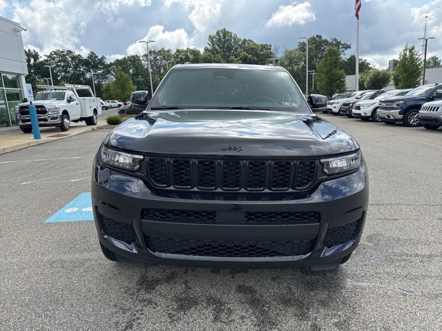 2025 Jeep Grand Cherokee Altitude photo 3
