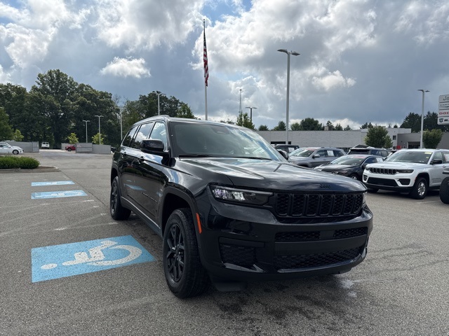 2025 Jeep Grand Cherokee Altitude photo 4