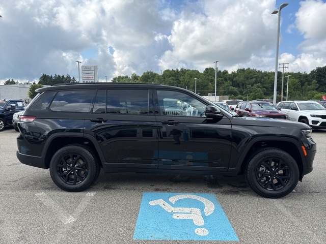 2025 Jeep Grand Cherokee Altitude photo 5