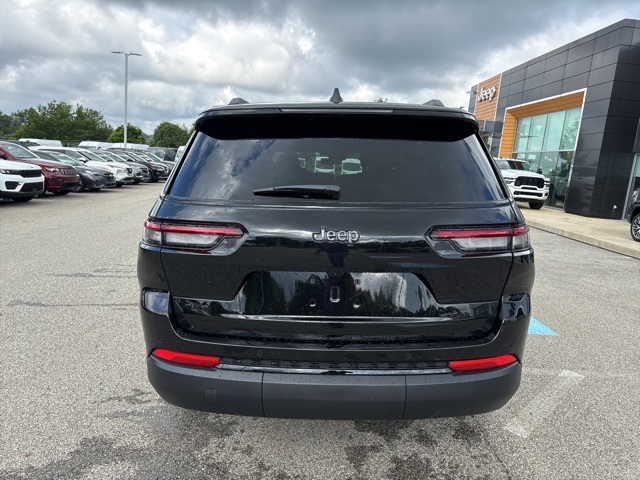 2025 Jeep Grand Cherokee Altitude photo 6