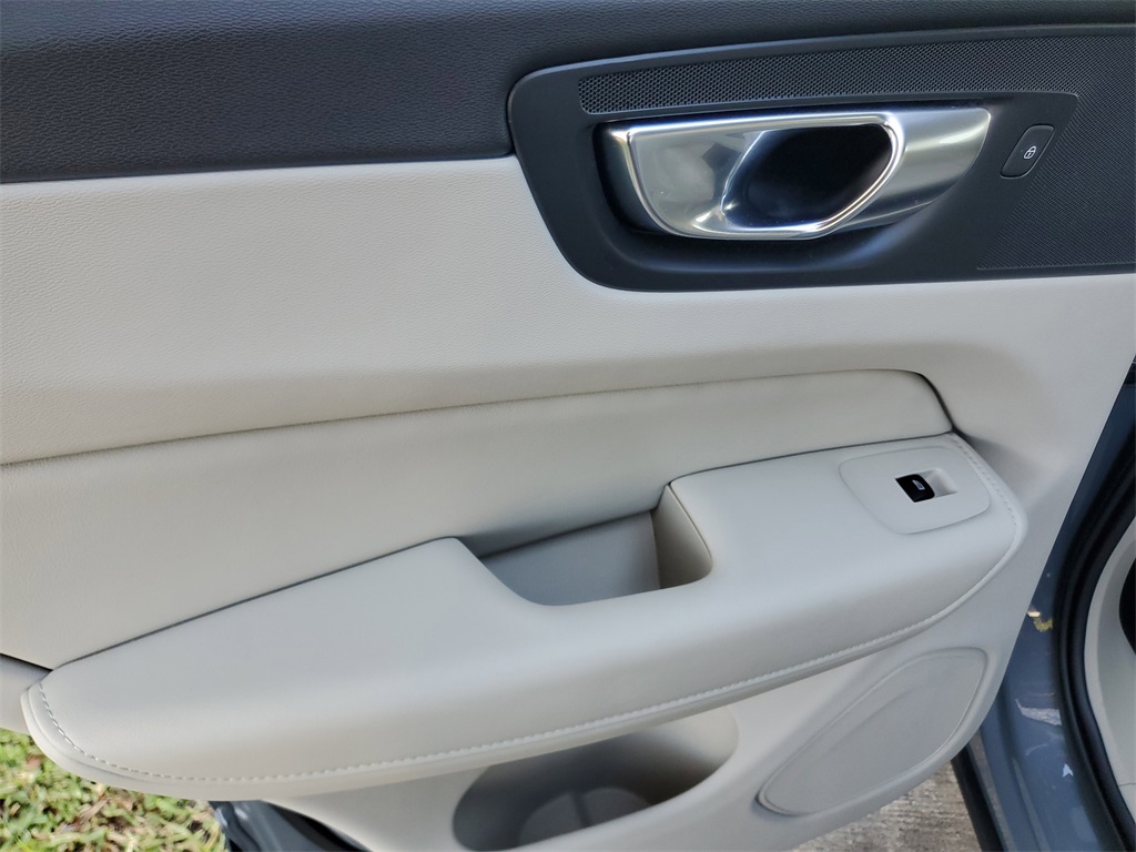 used 2023 Volvo XC60 car, priced at $31,795