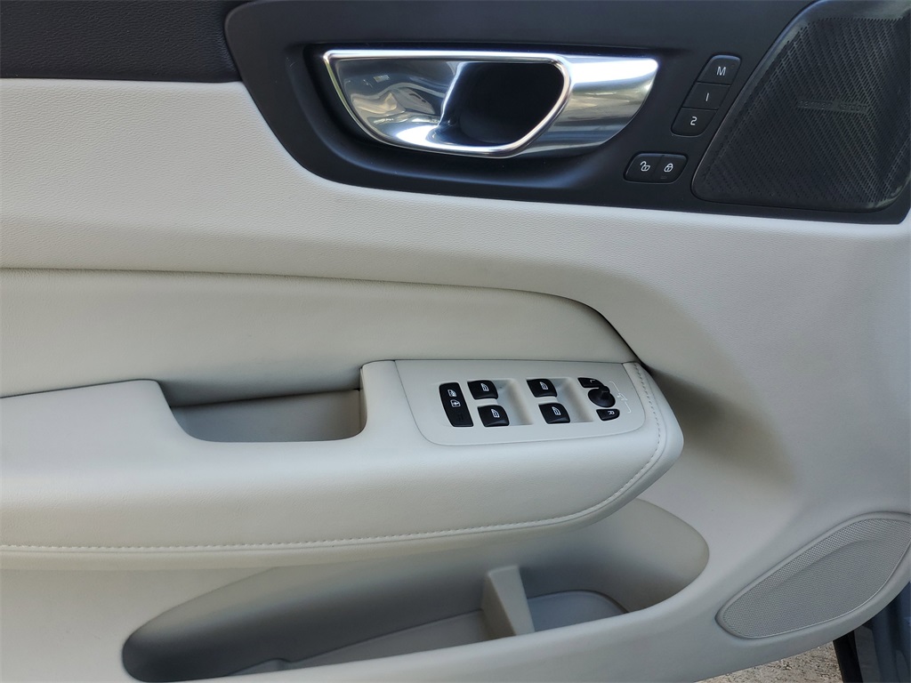 used 2023 Volvo XC60 car, priced at $31,795