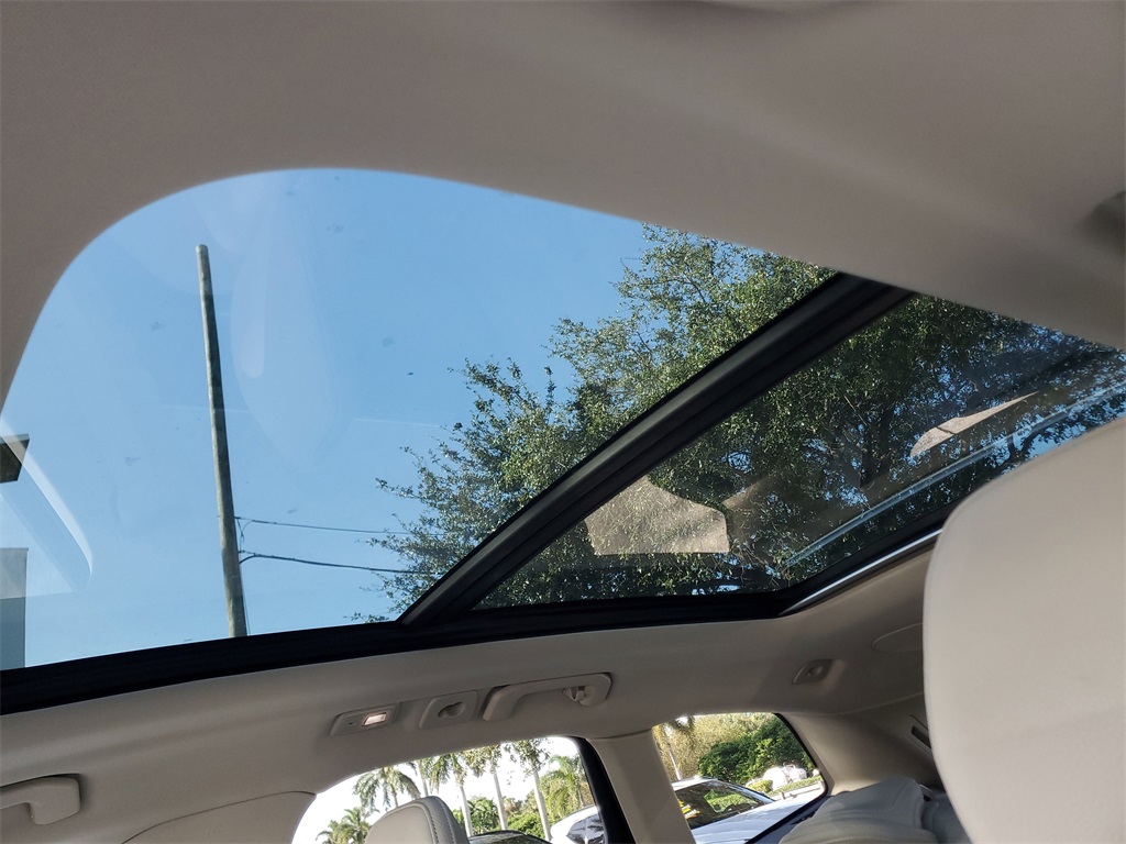 used 2023 Volvo XC60 car, priced at $31,795