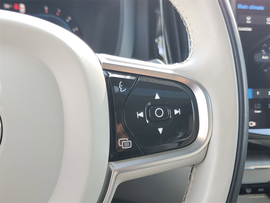 used 2023 Volvo XC60 car, priced at $31,795