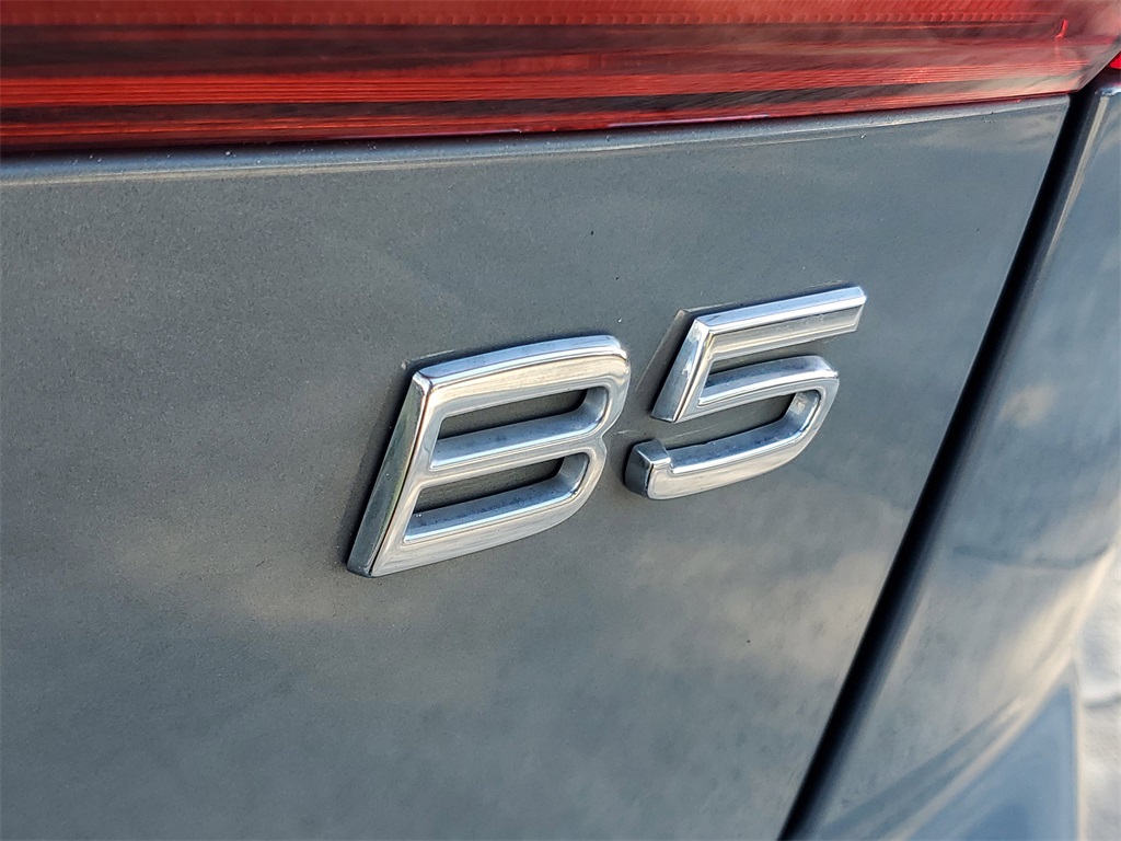 used 2023 Volvo XC60 car, priced at $31,795