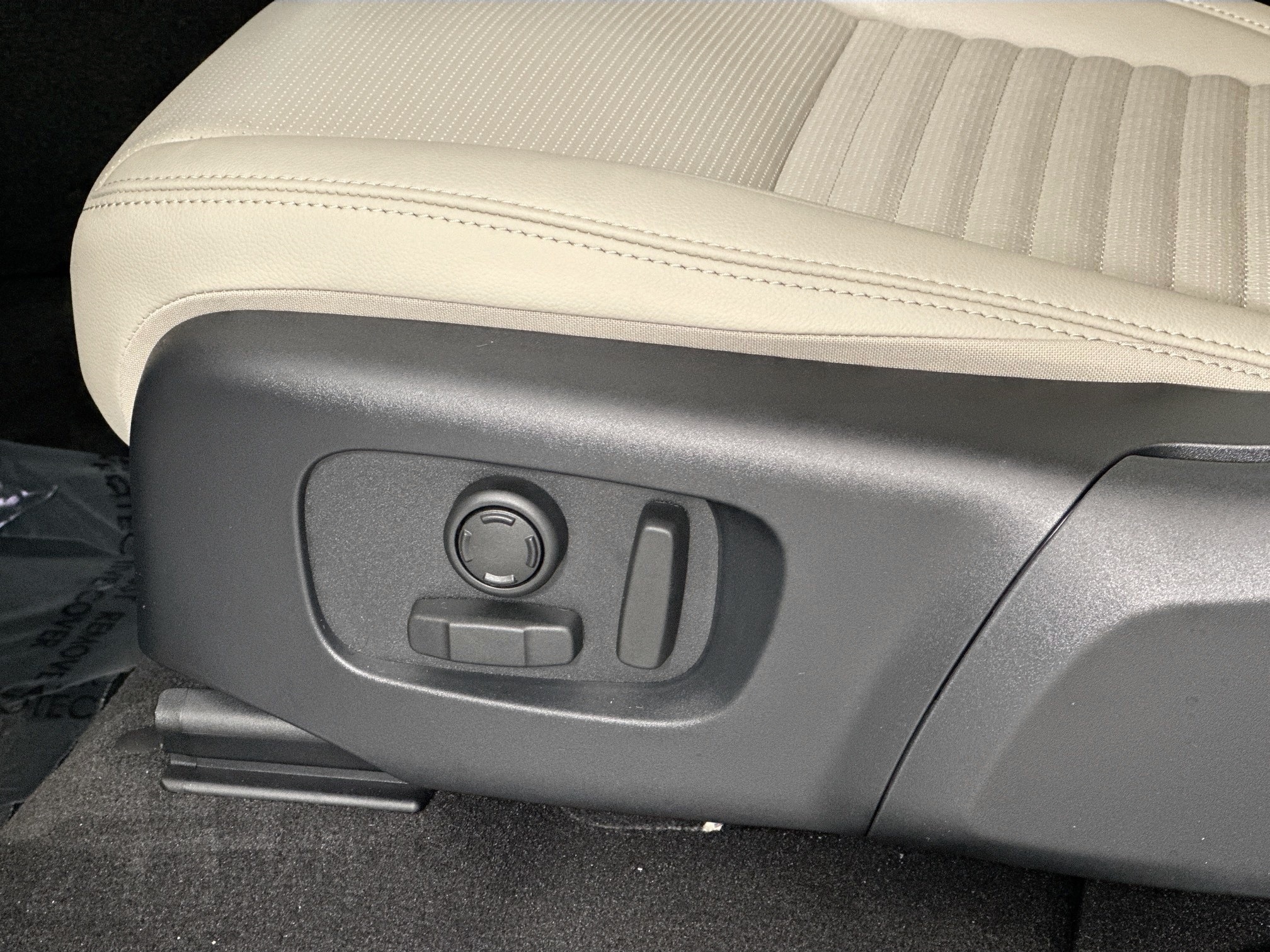 used 2025 Land Rover Discovery Sport car, priced at $45,999