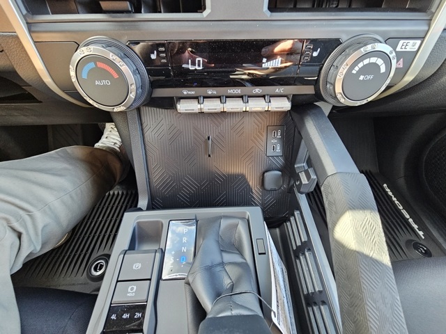 2025 Toyota Tacoma TRD Off-Road Double Cab photo 12