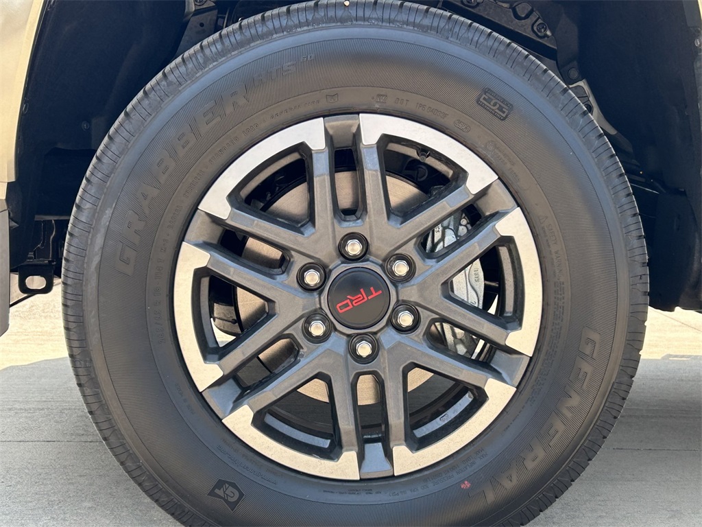 2025 Toyota Tacoma TRD Sport Double Cab photo 9