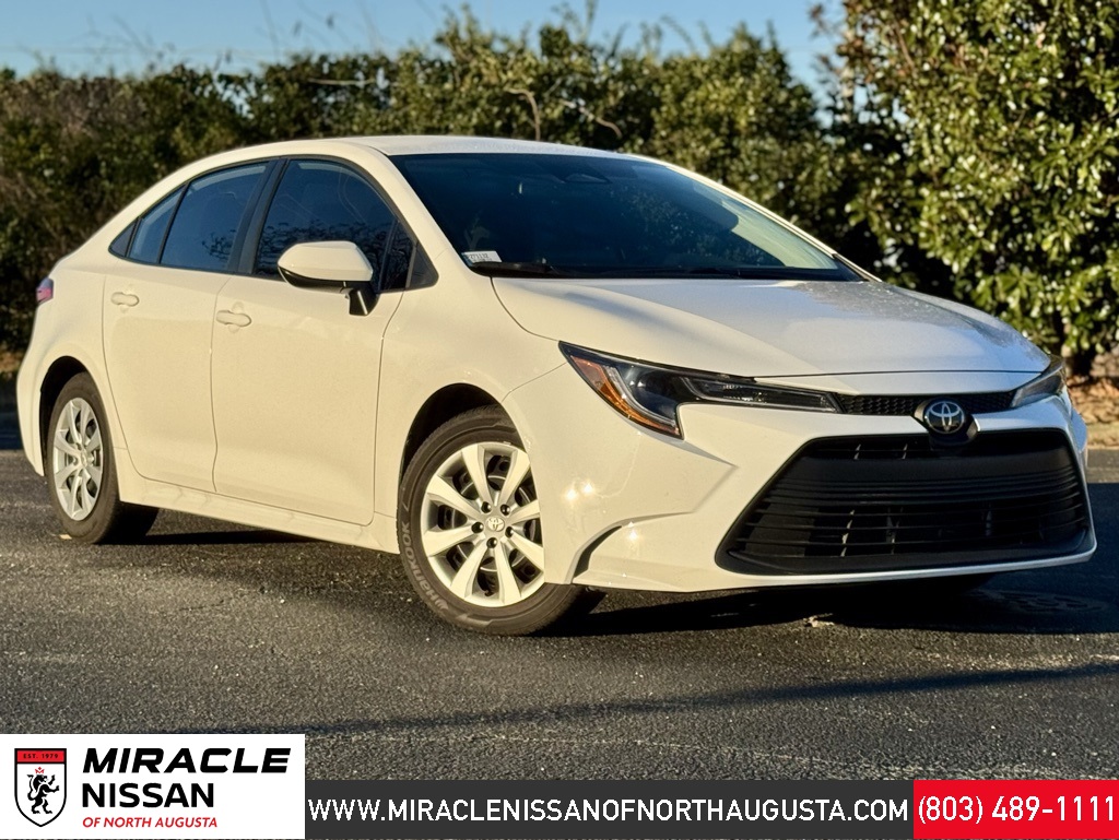 2025 Toyota Corolla LE's photo