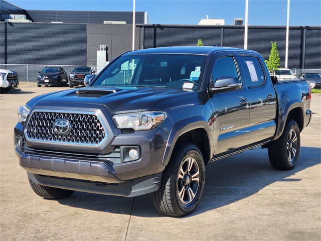 2019 Toyota Tacoma TRD Sport photo 2