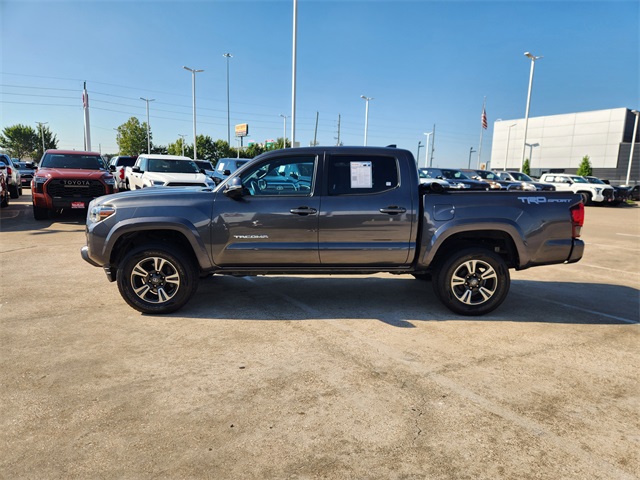 2019 Toyota Tacoma TRD Sport photo 3
