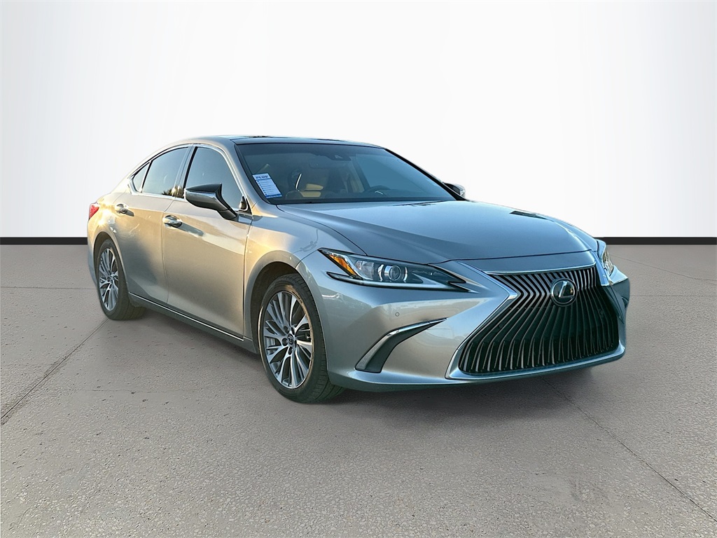 2020 Lexus ES 350's photo