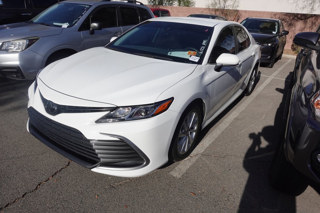 2024 Toyota Camry LE's photo