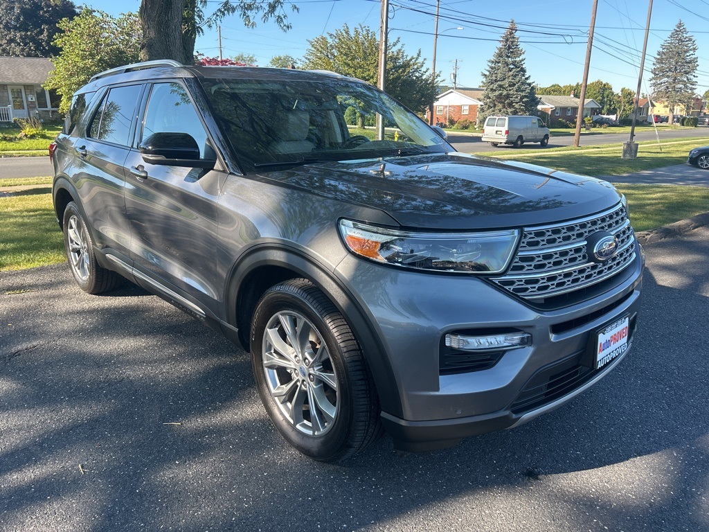 2021 Ford Explorer Limited's photo