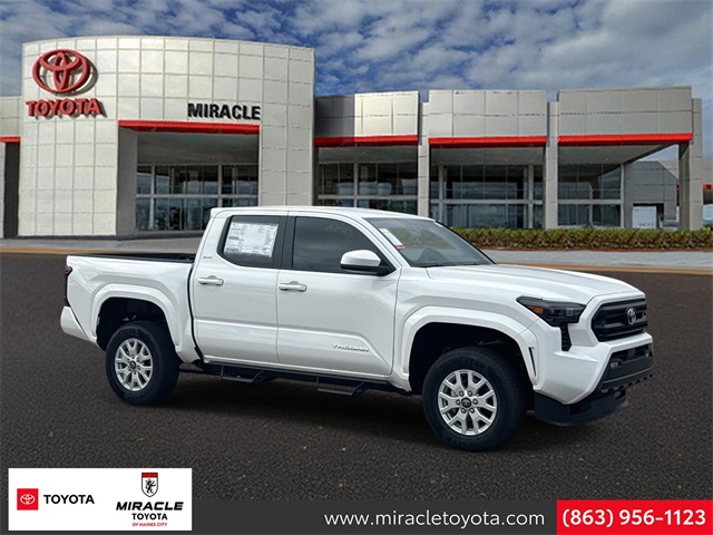 2025 Toyota Tacoma SR5's photo