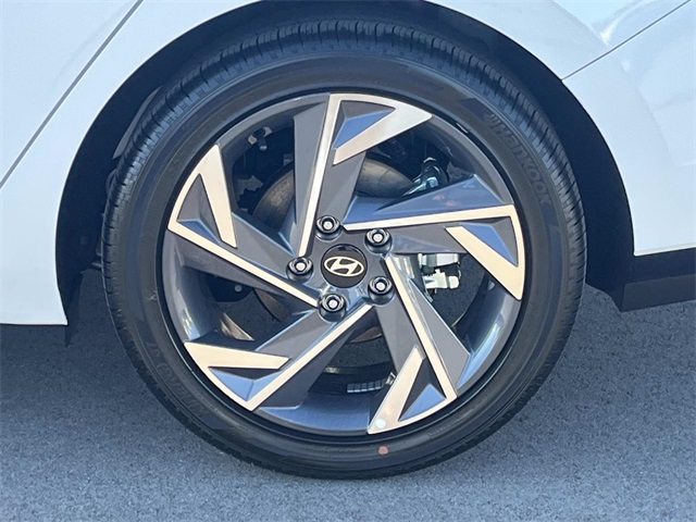 new 2025 Hyundai Elantra Hybrid car, priced at $28,210