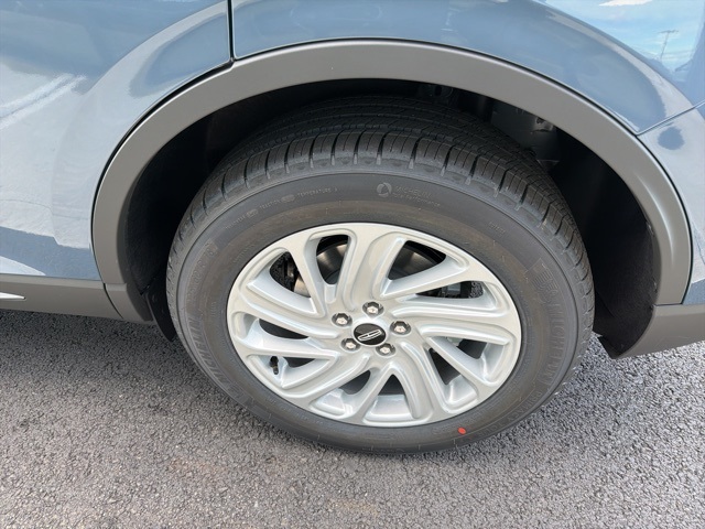 2026 Lincoln Corsair Premiere photo 3