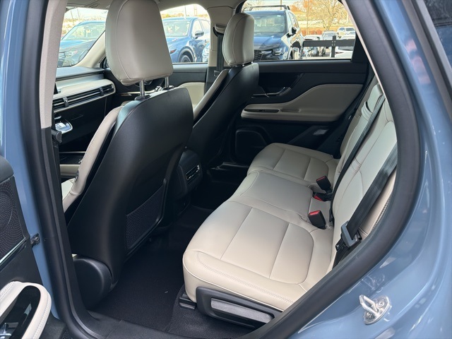 2026 Lincoln Corsair Premiere photo 4