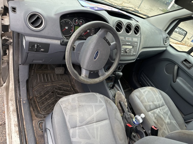 2010 Ford Transit Connect XLT photo 12