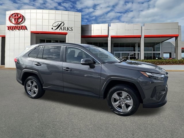 2024 Toyota RAV4 XLE's photo