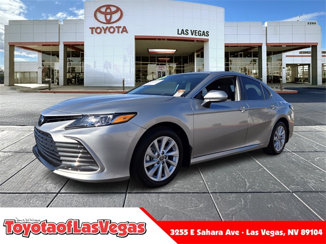 2024 Toyota Camry LE's photo