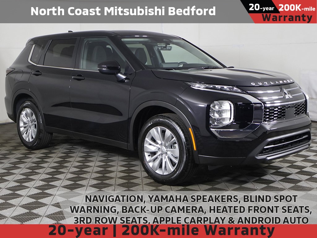 2025 Mitsubishi Outlander ES's photo