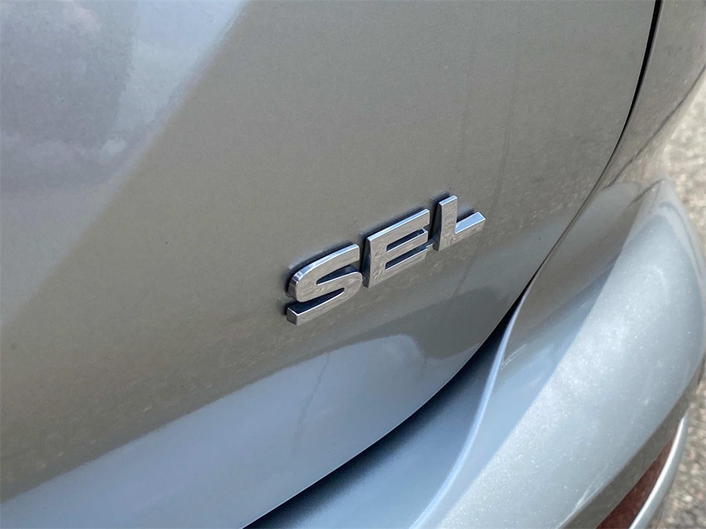 2024 Alloy Silver Metallic/Black Roof Mitsubishi Outlander SEL 4X4 SUV