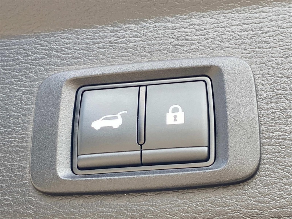 2024 Alloy Silver Metallic/Black Roof Mitsubishi Outlander SEL 4X4 SUV