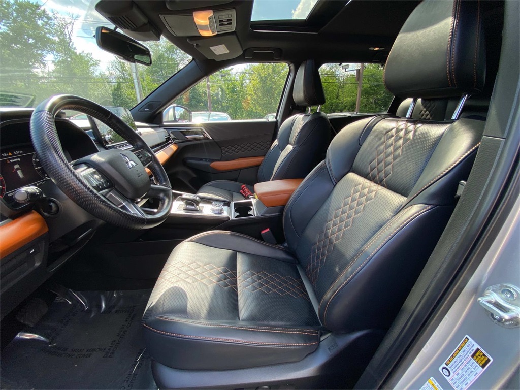 2024 Alloy Silver Metallic/Black Roof Mitsubishi Outlander SEL 4X4 SUV