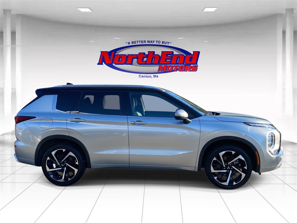 2024 Alloy Silver Metallic/Black Roof Mitsubishi Outlander SEL 4X4 SUV