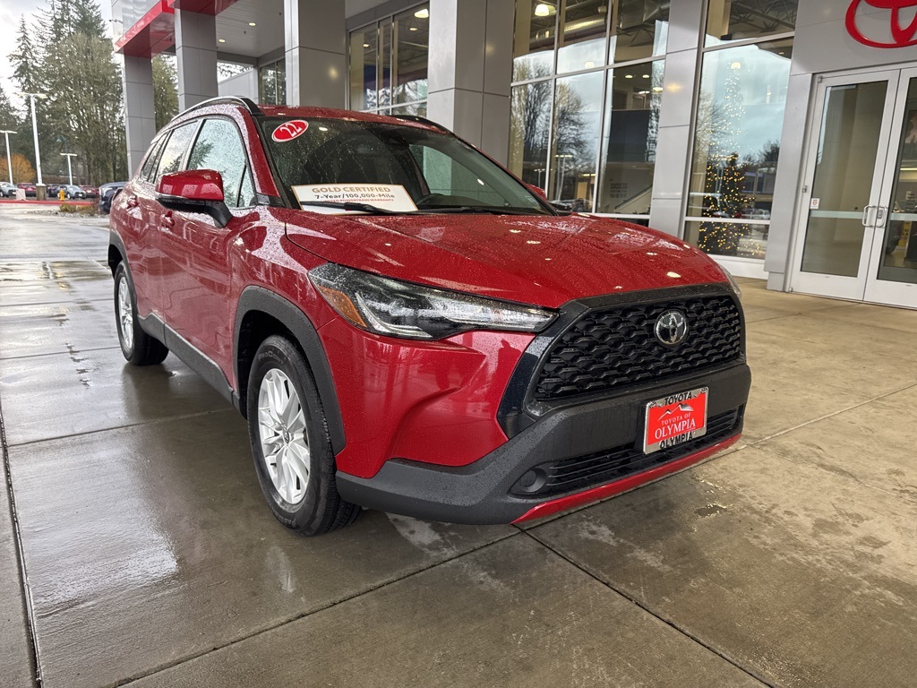 2022 Toyota Corolla Cross LE's photo