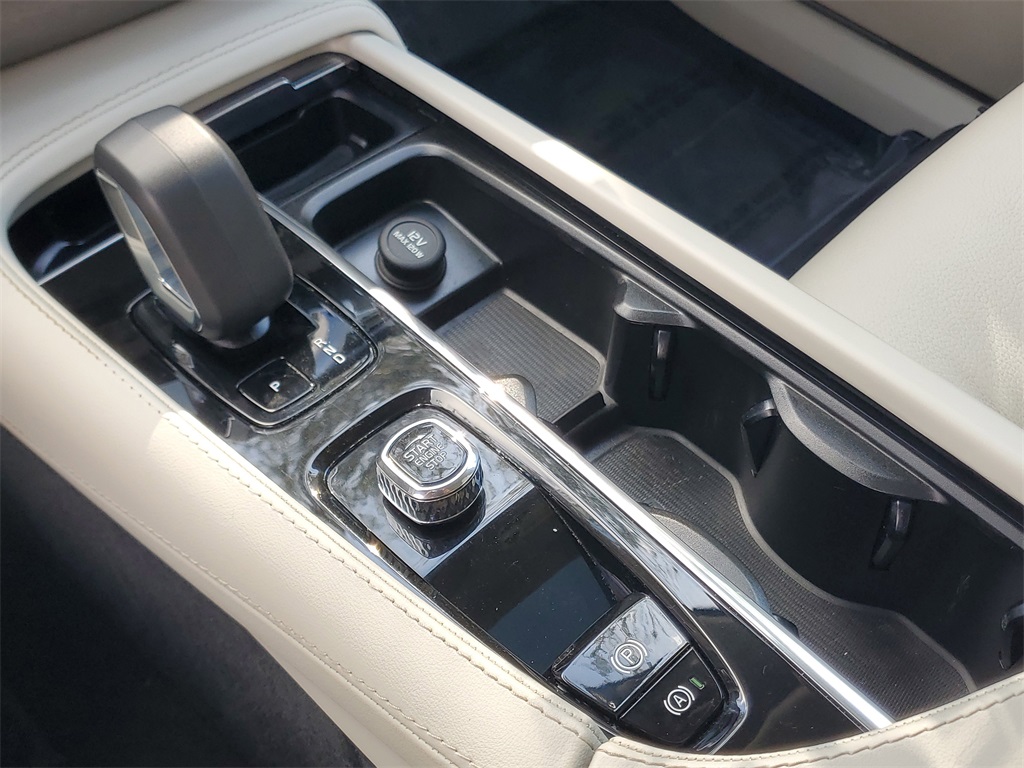 used 2023 Volvo XC90 car, priced at $35,895